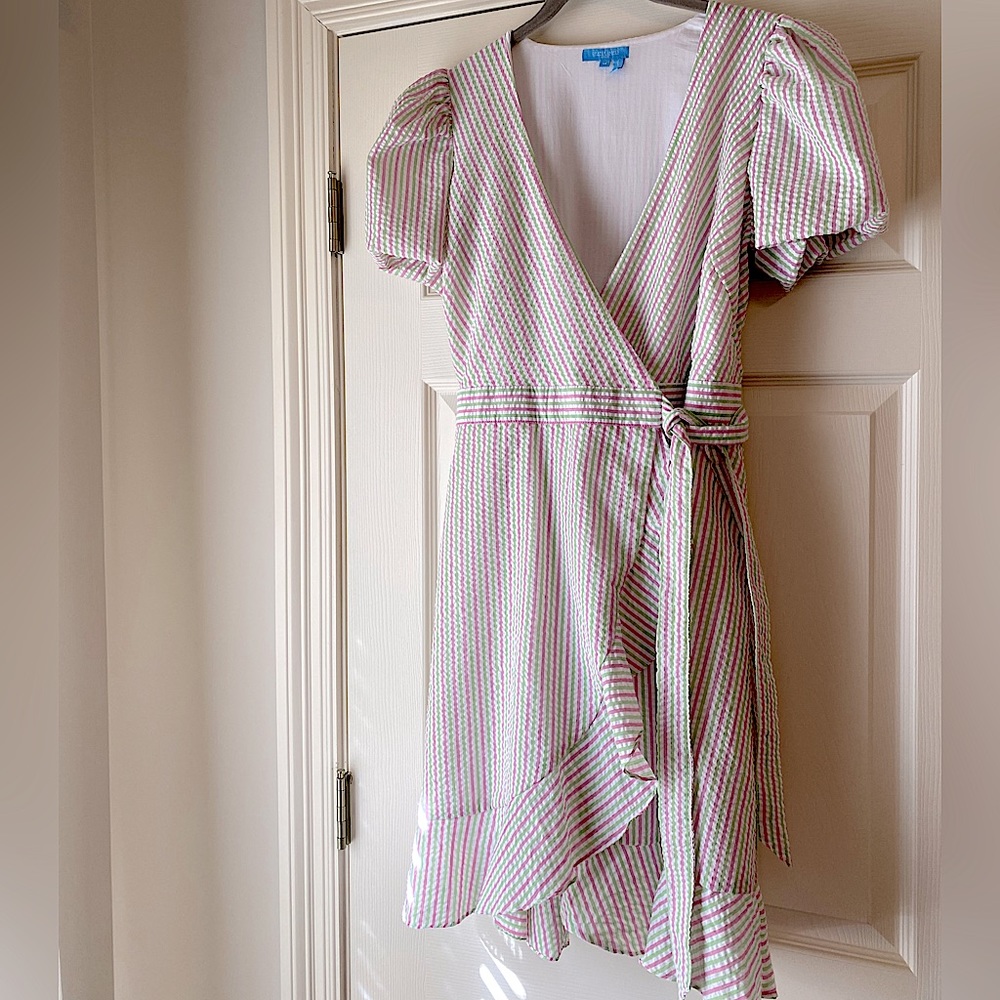 💗 NWOT | DRAPER JAMES | SEERSUCKER WRAP DRESS